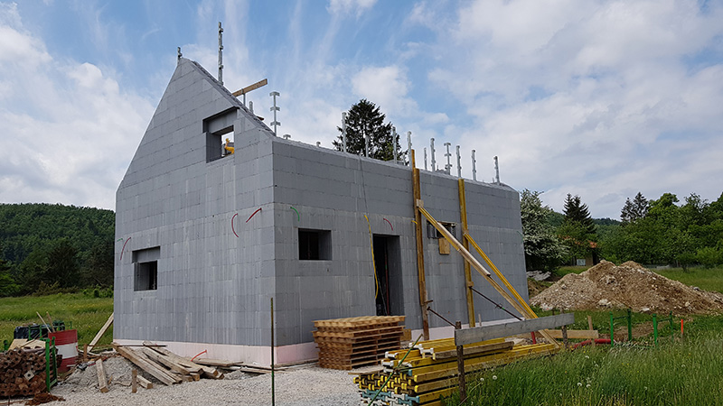 Velike Bloke trikotni zidovi