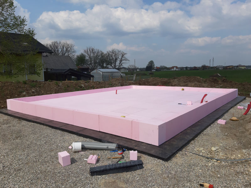 Izolacija temeljne plošče JUBHome BASE v Apačah