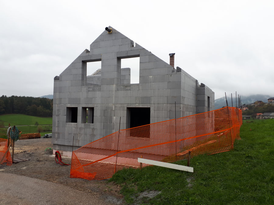 Enodružinska hiša v Moravčah